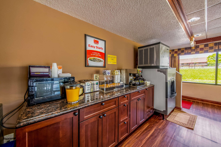 Food & Drinks 5, Econo Lodge Mount Laurel Area, Burlington