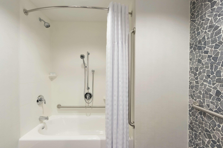 Bathroom 5, Hilton Garden Inn Calgary Downtown, Division No. 6
