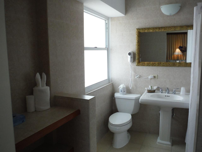 Bathroom 4, Hotel Miramar