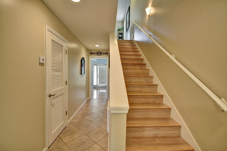 Public Area, 6717 Beach Drive - 1977178, Bay