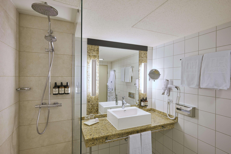 Bathroom 10