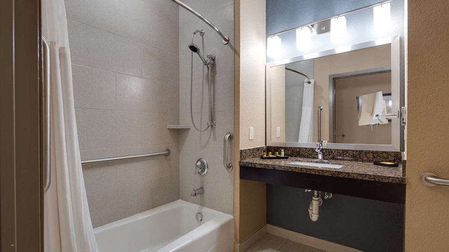Bedroom 3, Best Western Plus Lake Jackson Inn & Suites, Brazoria