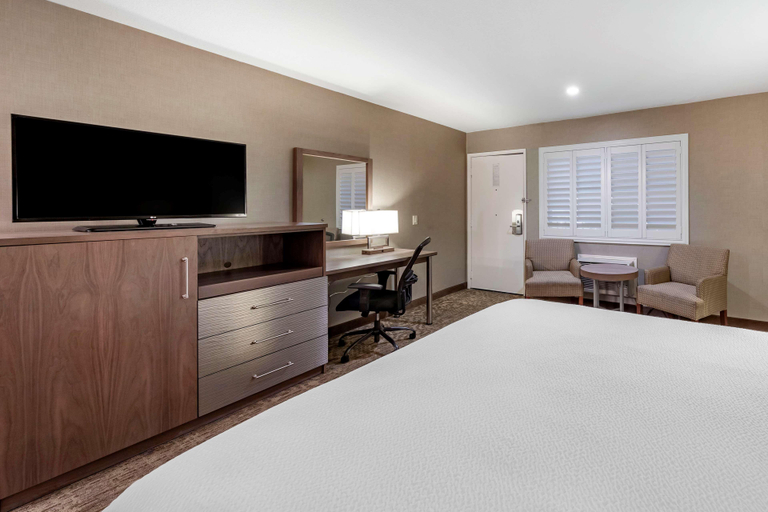 Bedroom 3, Best Western Plus Anaheim Inn, Orange