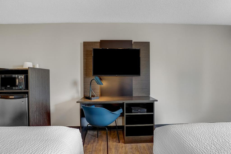 Bedroom 3, Motel 6 Brooks, AB, Division No. 2