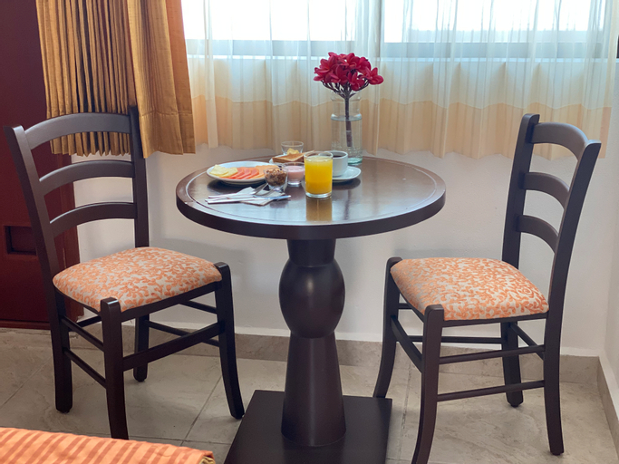 Dining Room 11