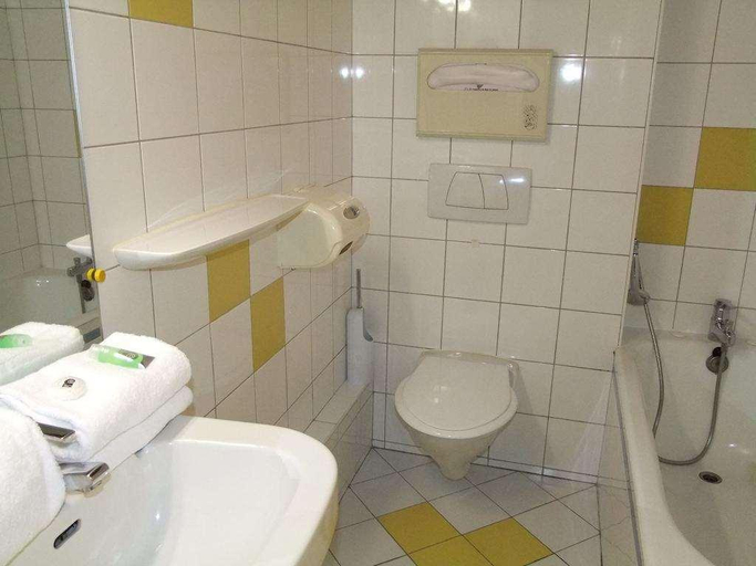 Bathroom 4, Le Voltaire, Ille-et-Vilaine