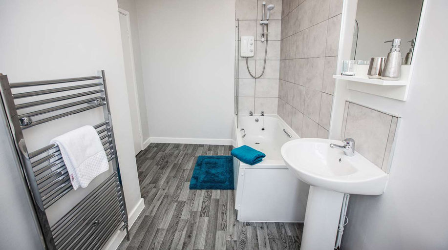 Bathroom, Hotel 52, Sure Hotel Collection by Best Western, North Tyneside