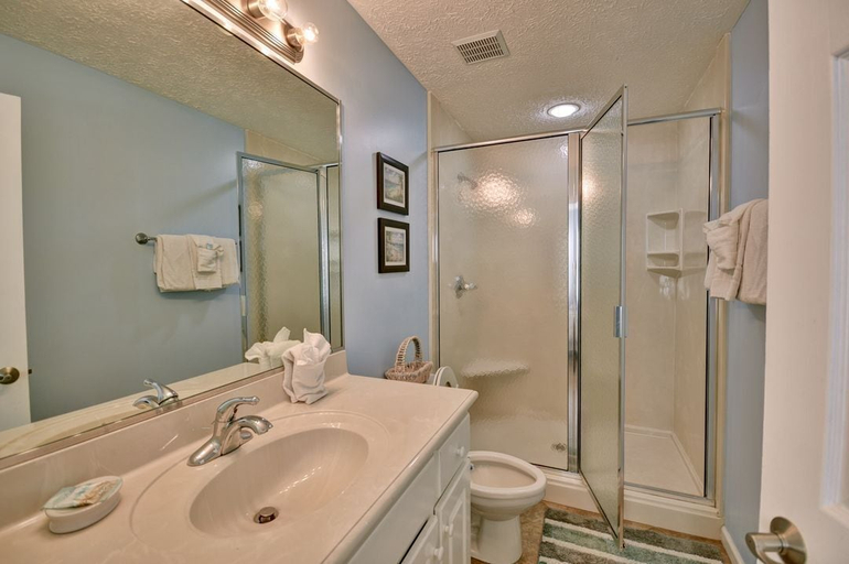 Bathroom, 6717 Beach Drive - 1977178, Bay