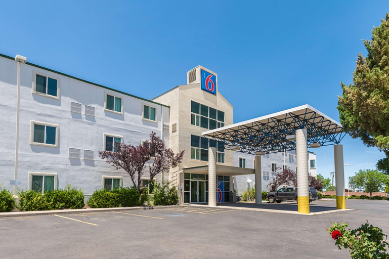 Exterior & Views 2, Motel 6 Cedar City, UT, Iron