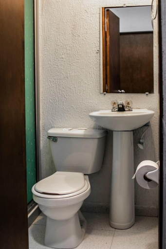 Bathroom 4, Casa 10, Medellín