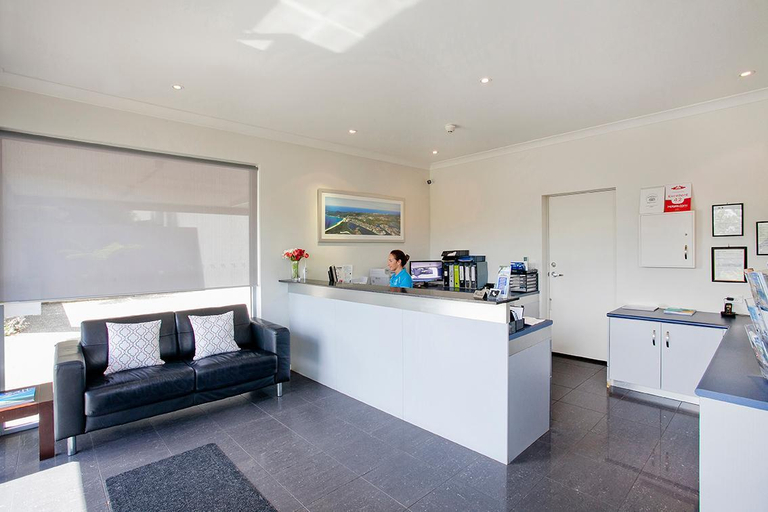 Public Area 3, Noosa Heads Motel, Noosa - Noosa-Noosaville
