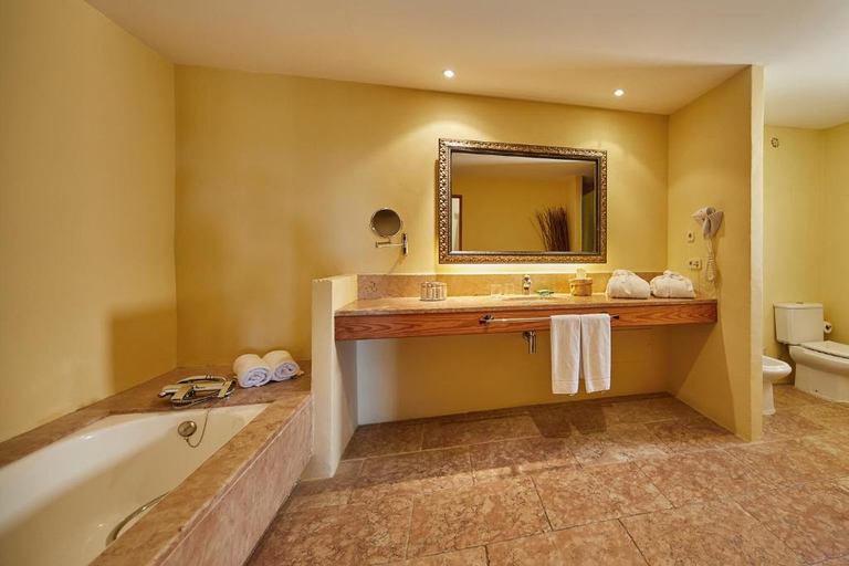 Bathroom 5, Pula Suites Boutique Resort, Baleares