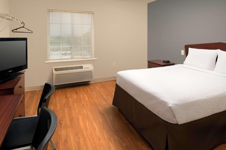 Bedroom 3, WoodSpring Suites Kansas City Liberty, Kansas City