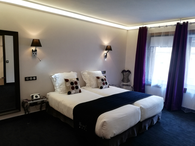 Bedroom 2, Henry II Hotel, Côte-d'Or
