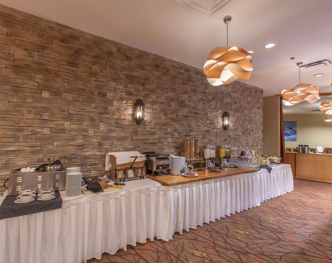 Food & Drinks 5, Coast Hillcrest Hotel, Revelstoke, Thompson-Nicola