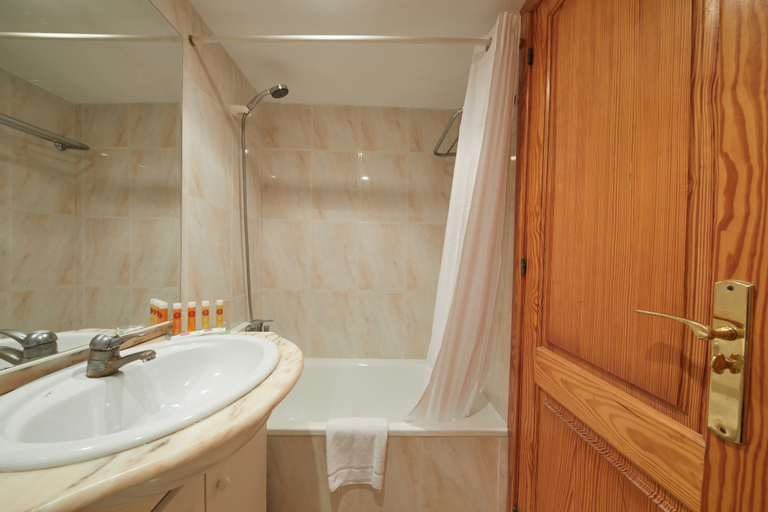 Bathroom 4, JS Paradise Sport, Baleares