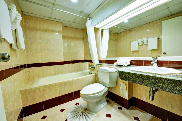 Bathroom 5, Coco Beach Hotel Jomtien Pattaya, Pattaya