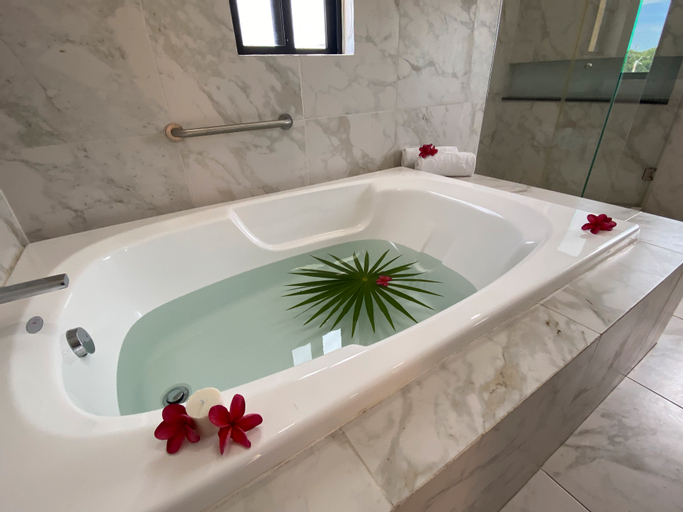 Bathroom 13