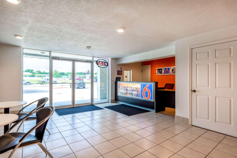 Public Area 2, Motel 6 Houston, TX - East, Houston