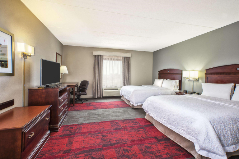Bedroom 3, Hampton Inn & Suites Madison West, Dane