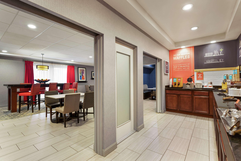 Food & Drinks 5, Hampton Inn Kansas City/Blue Spring, Kansas City