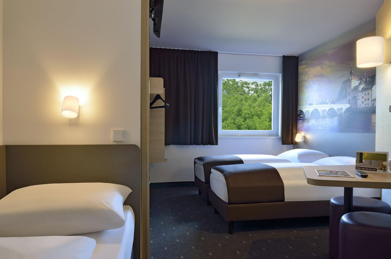 Bedroom 2, B&B HOTEL Regensburg-City, Regensburg