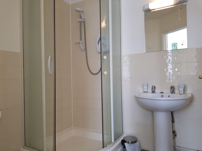 Bathroom 5, The Black Boy Public House, Suffolk
