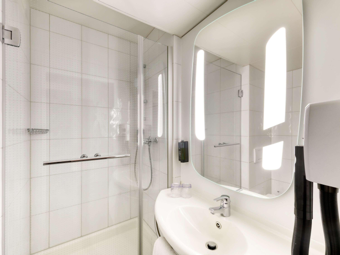 Bathroom 4