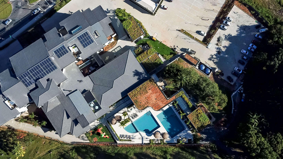 Exterior & Views