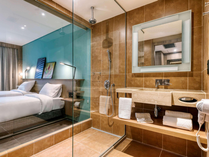 Bathroom 18
