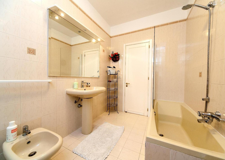 Bathroom 5, Bed & Breakfast Magna Grecia, Taranto