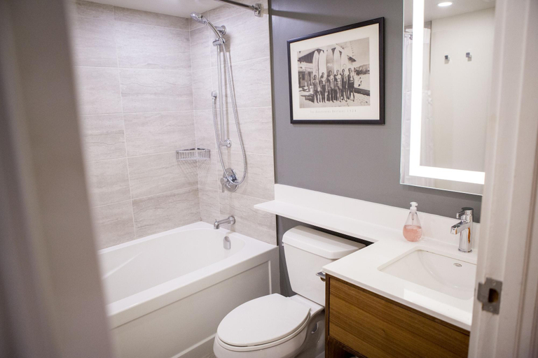 Bathroom 4, Carleton Lodge, Squamish-Lillooet