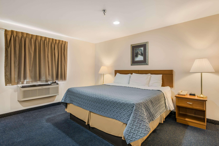 Bedroom 3, Econo Lodge Rice Lake, Barron