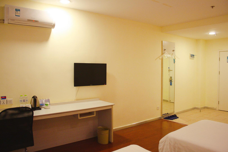 Bedroom 2, Hanting Hotel Weihai High-Speed Railway Station Qilu Mall, Weihai