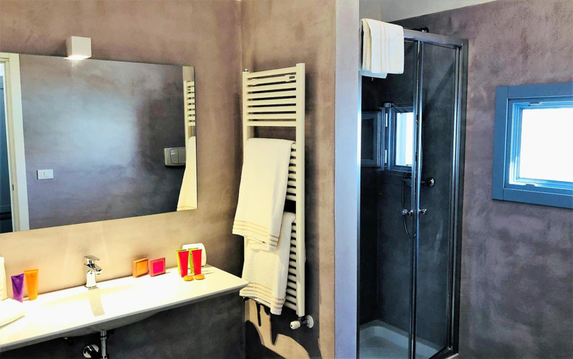 Bathroom 5, Masseria Malvindi, Brindisi