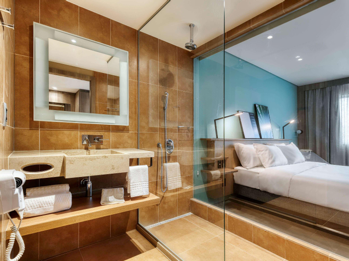 Bathroom 12