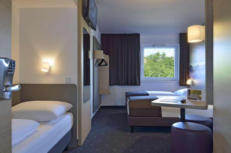 Bedroom 3, B&B HOTEL Regensburg-City, Regensburg