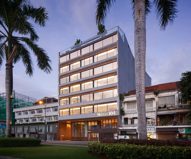 Exterior & Views