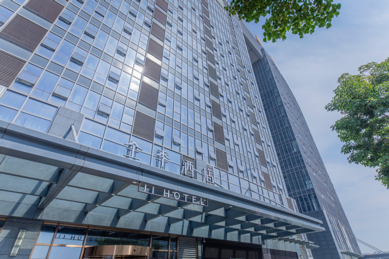 Exterior & Views 15