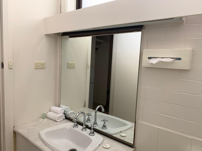Bathroom 3, Jerilderie Motor Inn, Jerilderie