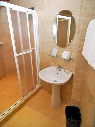 Bathroom, LUCKY PALACE HOTEL, Wattana