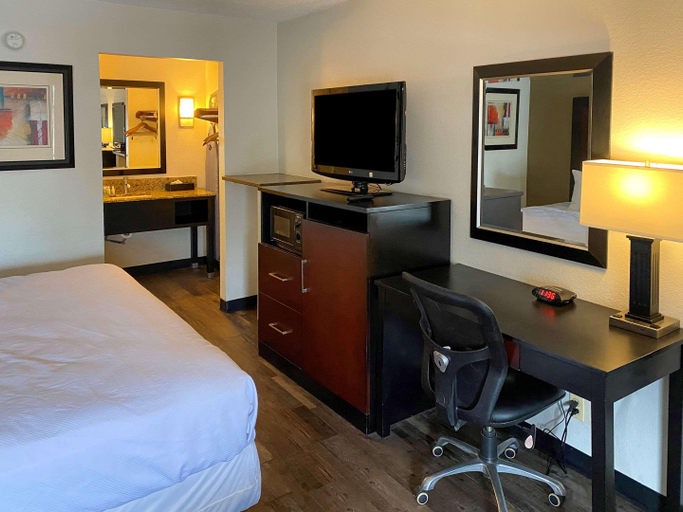 Bedroom 3, Clarion Pointe Independence - Kansas City, Kansas City
