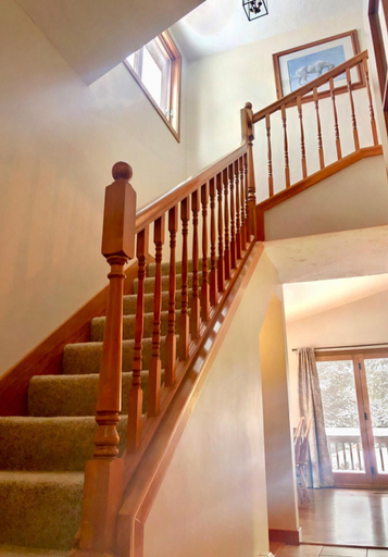 Public Area, FC44 Renovated 3bed/3bath Forest Cottage - AC, views, yard, fast wifi. Walk to skiing!, Coos