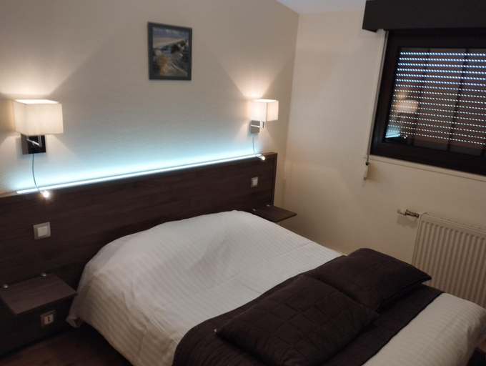 Bedroom 3, Auberge De La Dune, Somme