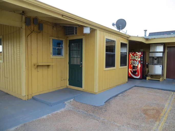 Exterior & Views 2, Tropicana Motel, Bastrop