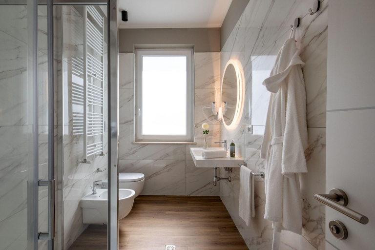 Bathroom 5, Hotel Della Piana, L'Aquila