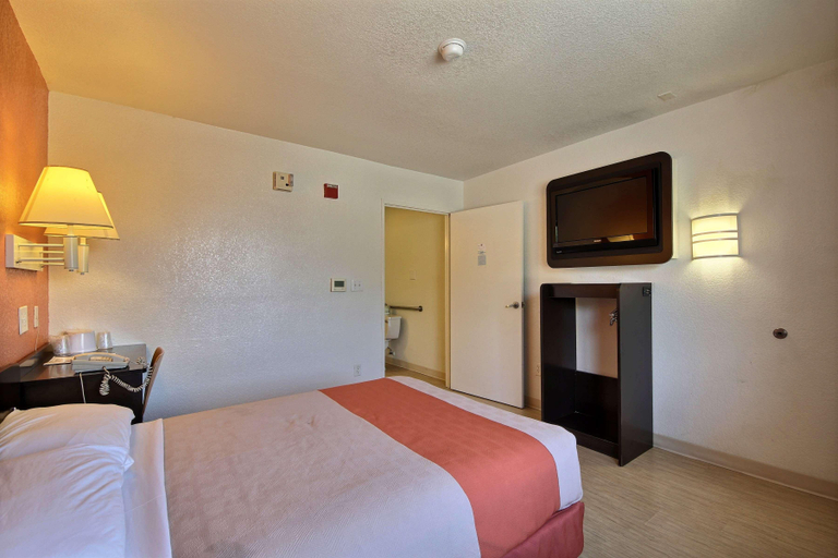 Bedroom 3, Motel 6 San Antonio, TX - West SeaWorld, Bexar