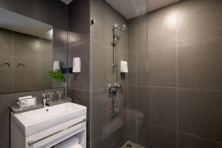 Bathroom 30