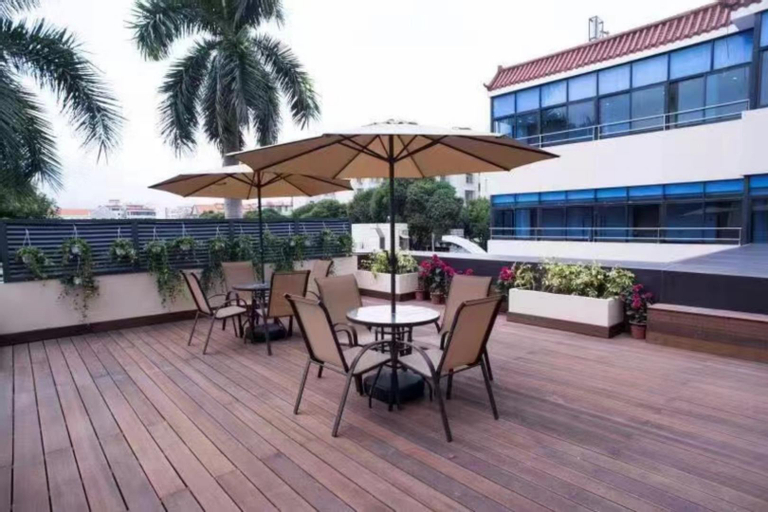 Exterior & Views 16