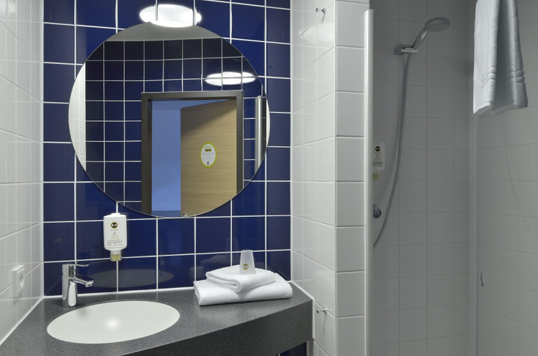 Bathroom 5, B&B Hotel Mainz-Hbf, Mainz
